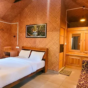 2* Bed & Breakfast Monsoon Retreats Ecostay- Treehouse