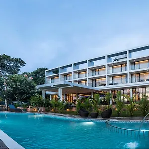 4* Resort Wild Avenue &