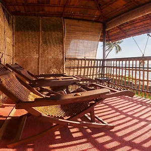colonels-beach-villa.hotels-alappuzha.com/
